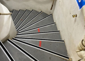 Bandes antidérapantes escalier